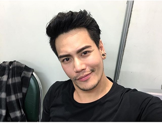 แฝดคนละฝา ! เมื่อบอย ปกรณ์ ทำหน้า อ๊อฟ ปองศักดิ์ บอกเลยเหมือนเป๊ะ ! แฝดคนละฝา ! เมื่อบอย ปกรณ์ ทำหน้า อ๊อฟ ปองศักดิ์ บอกเลยเหมือนเป๊ะ !