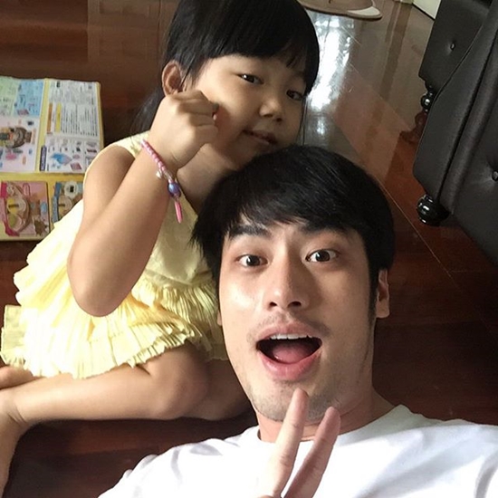 แฝดคนละฝา ! เมื่อบอย ปกรณ์ ทำหน้า อ๊อฟ ปองศักดิ์ บอกเลยเหมือนเป๊ะ ! แฝดคนละฝา ! เมื่อบอย ปกรณ์ ทำหน้า อ๊อฟ ปองศักดิ์ บอกเลยเหมือนเป๊ะ !