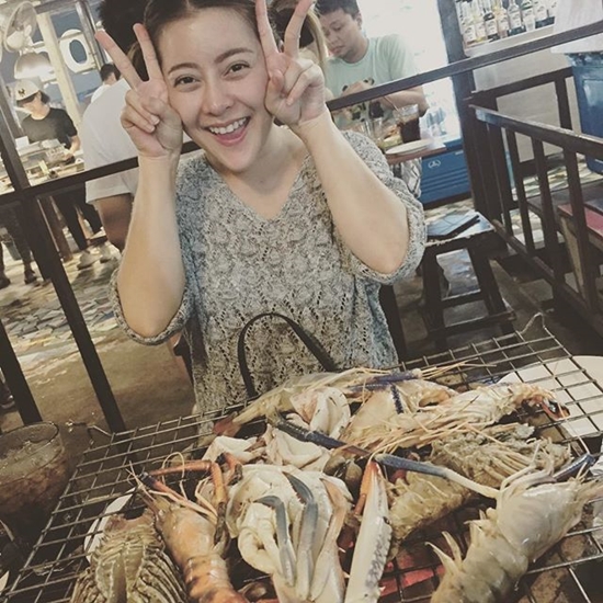 ข่าวดี ! เอิร์น เดอะสตาร์ เตรียมเป็นคุณแม่ ตอนนี้ท้อง 7 เดือนแล้ว ข่าวดี ! เอิร์น เดอะสตาร์ เตรียมเป็นคุณแม่ ตอนนี้ท้อง 7 เดือนแล้ว