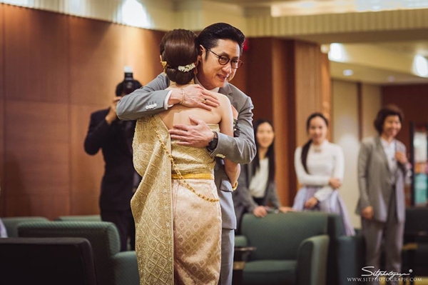 ชมภาพบรรยากาศ งานแต่งลูกสาว ปัญญา นิรันดร์กุล งดงามตามประเพณีไทย ชมภาพบรรยากาศ งานแต่งลูกสาว ปัญญา นิรันดร์กุล งดงามตามประเพณีไทย