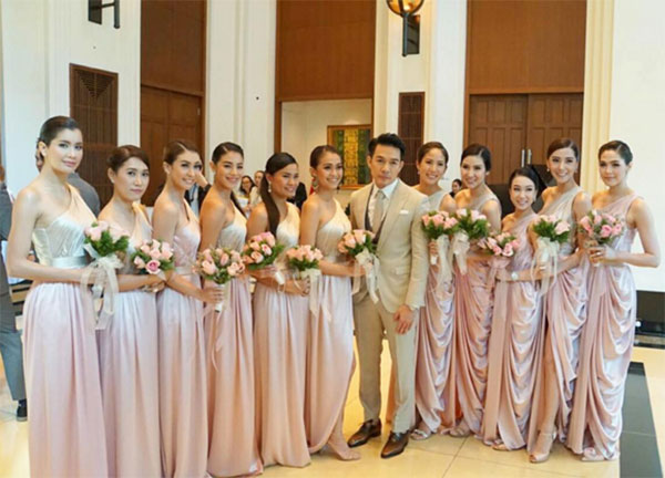 งานแต่งเอมมี่ มรกต ไฮโซเจมส์ งานแต่งเอมมี่ มรกต ไฮโซเจมส์