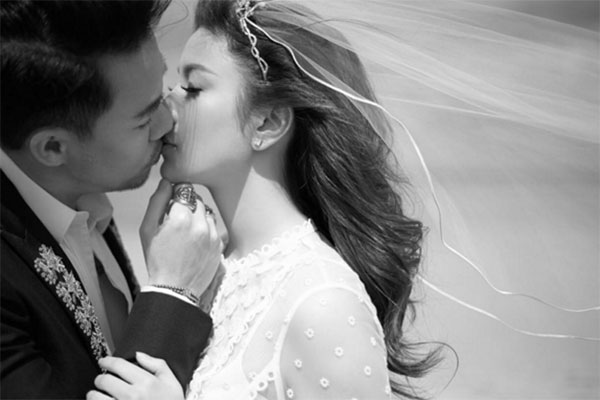 งานแต่งเอมมี่ มรกต ไฮโซเจมส์ งานแต่งเอมมี่ มรกต ไฮโซเจมส์