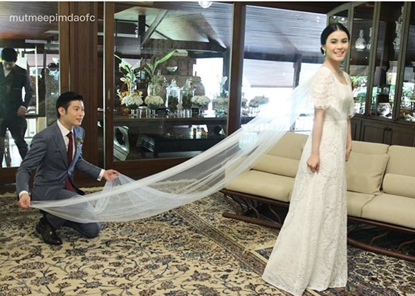 มัดหมี่ พิมพ์ดาว จูงมือแฟนหนุ่มวิวาห์แสนชื่นมื่น มัดหมี่ พิมพ์ดาว จูงมือแฟนหนุ่มวิวาห์แสนชื่นมื่น