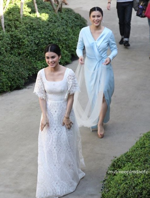 มัดหมี่ พิมพ์ดาว จูงมือแฟนหนุ่มวิวาห์แสนชื่นมื่น มัดหมี่ พิมพ์ดาว จูงมือแฟนหนุ่มวิวาห์แสนชื่นมื่น
