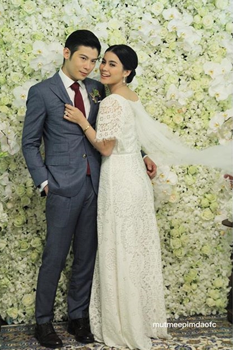 มัดหมี่ พิมพ์ดาว จูงมือแฟนหนุ่มวิวาห์แสนชื่นมื่น มัดหมี่ พิมพ์ดาว จูงมือแฟนหนุ่มวิวาห์แสนชื่นมื่น