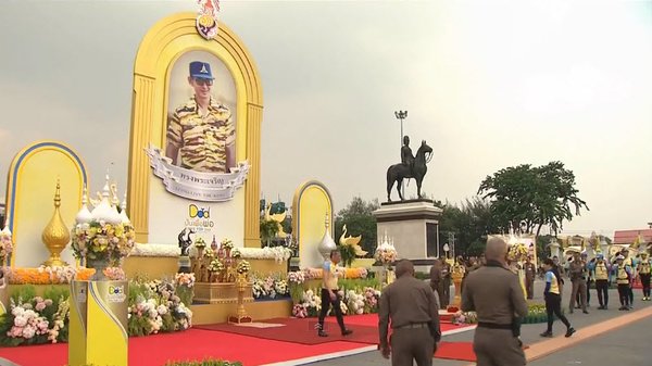 สมเด็จพระบรมโอรสาธิราชฯ เสด็จฯ ลานพระวังดุสิตแล้ว เปิดงาน Bike for Dad สมเด็จพระบรมโอรสาธิราชฯ เสด็จฯ ลานพระวังดุสิตแล้ว เปิดงาน Bike for Dad