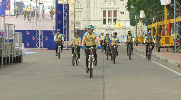 สมเด็จพระบรมโอรสาธิราชฯ เสด็จฯ ลานพระวังดุสิตแล้ว เปิดงาน Bike for Dad สมเด็จพระบรมโอรสาธิราชฯ เสด็จฯ ลานพระวังดุสิตแล้ว เปิดงาน Bike for Dad