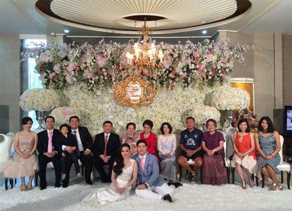 เมื่อ เนวิน ชิดชอบ ไปงานแต่ง ด้วยชุดประจำตำแหน่ง ทำเอาผู้คนพูดถึง ! เมื่อ เนวิน ชิดชอบ ไปงานแต่ง ด้วยชุดประจำตำแหน่ง ทำเอาผู้คนพูดถึง !