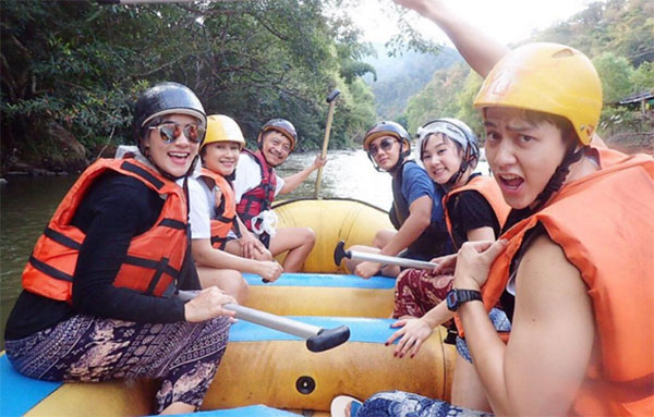 หมาก คิม คล้องแขนเที่ยวเชียงใหม่ส่งท้ายปี แฮปปี้กันทั้งบ้าน หมาก คิม คล้องแขนเที่ยวเชียงใหม่ส่งท้ายปี แฮปปี้กันทั้งบ้าน