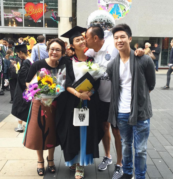 เมื่อ เนวิน ชิดชอบ ไปงานแต่ง ด้วยชุดประจำตำแหน่ง ทำเอาผู้คนพูดถึง ! เมื่อ เนวิน ชิดชอบ ไปงานแต่ง ด้วยชุดประจำตำแหน่ง ทำเอาผู้คนพูดถึง !