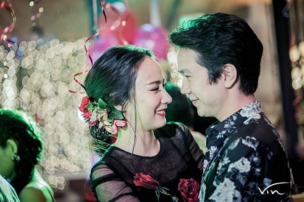 ฟินสุด ! แอมป์ บอกรัก อั้ม พัชราภา กลางงานวันเกิด หยอดหวาน..คู่ชีวิต (มีคลิป) ฟินสุด ! แอมป์ บอกรัก อั้ม พัชราภา กลางงานวันเกิด หยอดหวาน..คู่ชีวิต (มีคลิป)