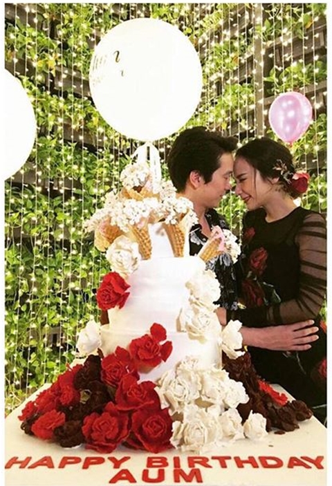 ฟินสุด ! แอมป์ บอกรัก อั้ม พัชราภา กลางงานวันเกิด หยอดหวาน..คู่ชีวิต (มีคลิป) ฟินสุด ! แอมป์ บอกรัก อั้ม พัชราภา กลางงานวันเกิด หยอดหวาน..คู่ชีวิต (มีคลิป)