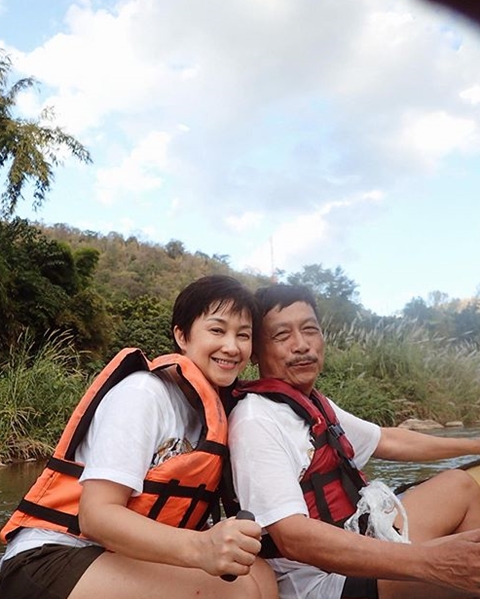 หมาก คิม คล้องแขนเที่ยวเชียงใหม่ส่งท้ายปี แฮปปี้กันทั้งบ้าน หมาก คิม คล้องแขนเที่ยวเชียงใหม่ส่งท้ายปี แฮปปี้กันทั้งบ้าน