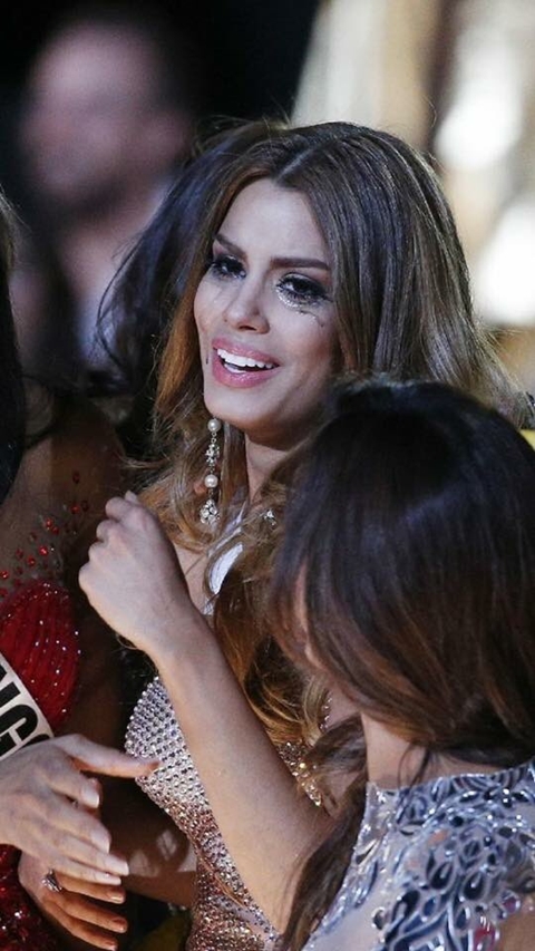 คลิปจากหลังเวที มิสโคลอมเบียเผยความในใจหลังถูกประกาศชื่อผิด คลิปจากหลังเวที มิสโคลอมเบียเผยความในใจหลังถูกประกาศชื่อผิด