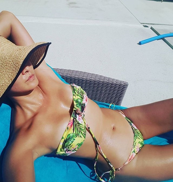 แซ่บมาก ! คุณแม่ลูกเกด โชว์หุ่นเป๊ะในชุดบิกินี่ อาบแดดแบบเพาเวอร์ฟูล แซ่บมาก ! คุณแม่ลูกเกด โชว์หุ่นเป๊ะในชุดบิกินี่ อาบแดดแบบเพาเวอร์ฟูล