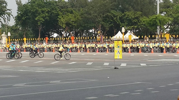 สมเด็จพระบรมโอรสาธิราชฯ เสด็จฯ ลานพระวังดุสิตแล้ว เปิดงาน Bike for Dad สมเด็จพระบรมโอรสาธิราชฯ เสด็จฯ ลานพระวังดุสิตแล้ว เปิดงาน Bike for Dad