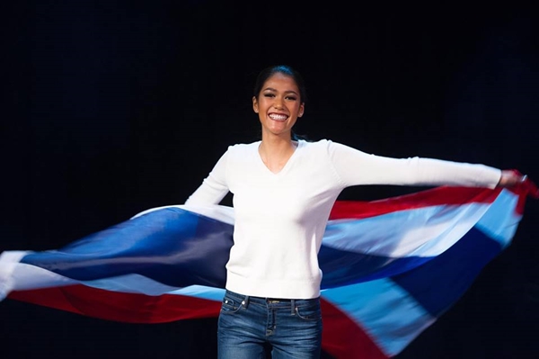 น้องแนท โพสท่ากับธงชาติใน Miss Universe 2015 ท่าทางสตรองสุด น้องแนท โพสท่ากับธงชาติใน Miss Universe 2015 ท่าทางสตรองสุด