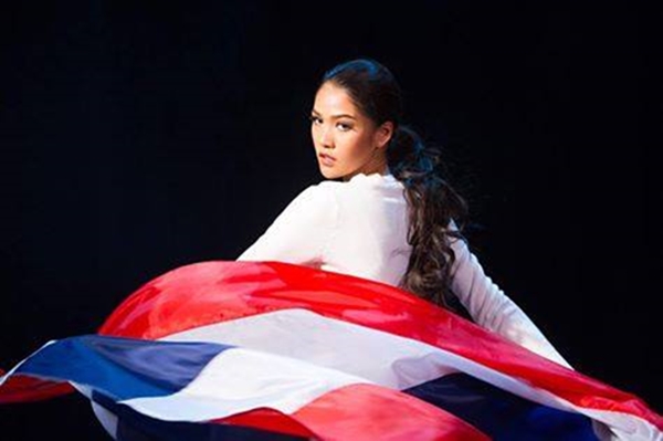 น้องแนท โพสท่ากับธงชาติใน Miss Universe 2015 ท่าทางสตรองสุด น้องแนท โพสท่ากับธงชาติใน Miss Universe 2015 ท่าทางสตรองสุด