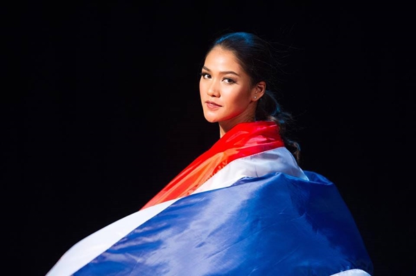 น้องแนท โพสท่ากับธงชาติใน Miss Universe 2015 ท่าทางสตรองสุด น้องแนท โพสท่ากับธงชาติใน Miss Universe 2015 ท่าทางสตรองสุด