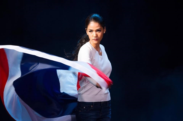 น้องแนท โพสท่ากับธงชาติใน Miss Universe 2015 ท่าทางสตรองสุด น้องแนท โพสท่ากับธงชาติใน Miss Universe 2015 ท่าทางสตรองสุด