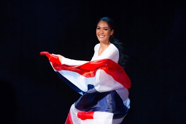 น้องแนท โพสท่ากับธงชาติใน Miss Universe 2015 ท่าทางสตรองสุด น้องแนท โพสท่ากับธงชาติใน Miss Universe 2015 ท่าทางสตรองสุด