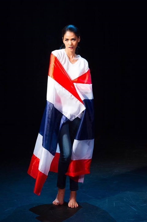 น้องแนท โพสท่ากับธงชาติใน Miss Universe 2015 ท่าทางสตรองสุด น้องแนท โพสท่ากับธงชาติใน Miss Universe 2015 ท่าทางสตรองสุด