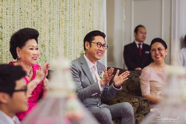 ชมภาพบรรยากาศ งานแต่งลูกสาว ปัญญา นิรันดร์กุล งดงามตามประเพณีไทย ชมภาพบรรยากาศ งานแต่งลูกสาว ปัญญา นิรันดร์กุล งดงามตามประเพณีไทย