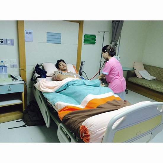 อาร์ต พศุตม์ ถูกหามส่งโรงพยาบาล อาร์ต พศุตม์ ถูกหามส่งโรงพยาบาล