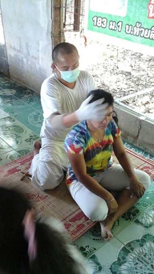 ฮือฮา หมอเทวดา นวดรักษาคนใบ้จนพูดได้ ไม่เชื่ออย่าลบหลู่ ! ฮือฮา หมอเทวดา นวดรักษาคนใบ้จนพูดได้ ไม่เชื่ออย่าลบหลู่ !