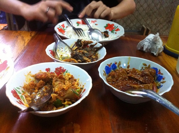 แบกเป้นั่งรถไฟ ต่อรถเมล์ เที่ยวสังขละบุรีหน้าฝน แบกเป้นั่งรถไฟ ต่อรถเมล์ เที่ยวสังขละบุรีหน้าฝน