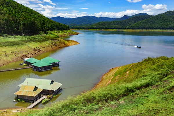 10 แหล่งท่องเที่ยวน่าสนใจในเมืองไทย 10 แหล่งท่องเที่ยวน่าสนใจในเมืองไทย
