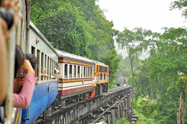 ช้าแต่ชัวร์ 6 เส้นทางท่องเที่ยวด้วยรถไฟที่ไม่ควรพลาด ช้าแต่ชัวร์ 6 เส้นทางท่องเที่ยวด้วยรถไฟที่ไม่ควรพลาด