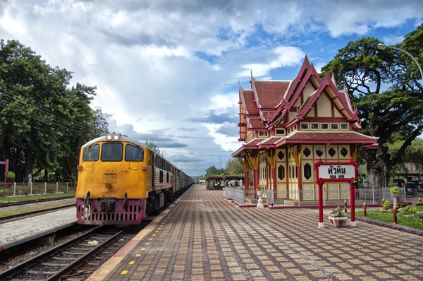 ช้าแต่ชัวร์ 6 เส้นทางท่องเที่ยวด้วยรถไฟที่ไม่ควรพลาด ช้าแต่ชัวร์ 6 เส้นทางท่องเที่ยวด้วยรถไฟที่ไม่ควรพลาด