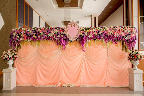 ฉากแต่งงานสีสดใส ฉากแต่งงานสีสดใส