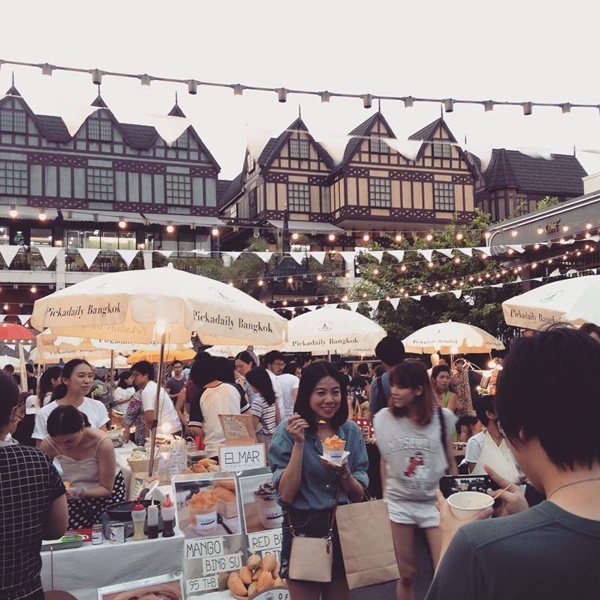 ชวนชิล Chic Street Market @pickadaily Bangkok ชวนชิล Chic Street Market @pickadaily Bangkok