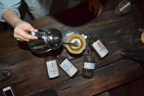 ร้านกาแฟแสนเก๋ บรรยากาศดีเว่อร์ ร้านกาแฟแสนเก๋ บรรยากาศดีเว่อร์