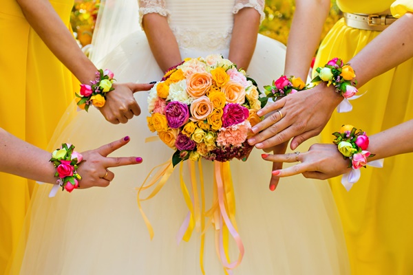 สวยเจิด ! กับดอกไม้ผูกข้อมือเพื่อนเจ้าสาว สวยเจิด ! กับดอกไม้ผูกข้อมือเพื่อนเจ้าสาว