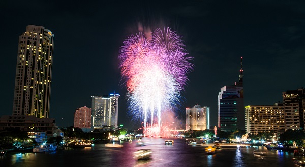 ชวนเที่ยว เทศกาลสีสันแห่งสายน้ำ มหกรรมลอยกระทงในกรุงเทพฯ ชวนเที่ยว เทศกาลสีสันแห่งสายน้ำ มหกรรมลอยกระทงในกรุงเทพฯ
