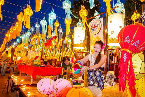 ชวนเที่ยวล้านนาสัมผัสประเพณียี่เป็ง ณ เชียงใหม่ ชวนเที่ยวล้านนาสัมผัสประเพณียี่เป็ง ณ เชียงใหม่