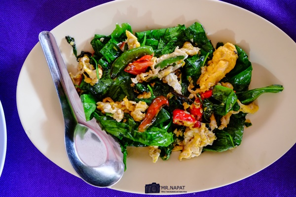 ทริปตัวแตก กินแหลก ณ เกาะไม้ท่อน ทริปตัวแตก กินแหลก ณ เกาะไม้ท่อน