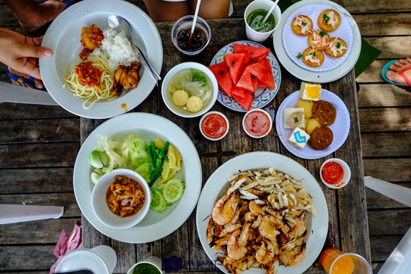 ทริปตัวแตก กินแหลก ณ เกาะไม้ท่อน ทริปตัวแตก กินแหลก ณ เกาะไม้ท่อน