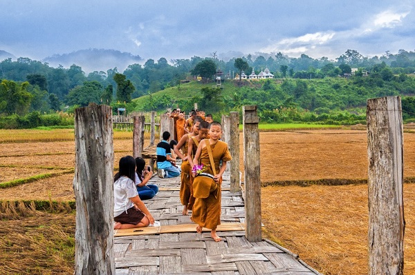 เที่ยวตามรอย...เขาเล่าว่า ผ่าน 24 สถานที่ท่องเที่ยวทั่วไทย เที่ยวตามรอย...เขาเล่าว่า ผ่าน 24 สถานที่ท่องเที่ยวทั่วไทย