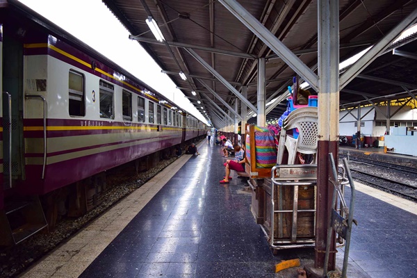 ภูเก็ตแบบไม่รีบร้อน แบกเป้นั่งรถไฟไปทะเลหน้าฝน ภูเก็ตแบบไม่รีบร้อน แบกเป้นั่งรถไฟไปทะเลหน้าฝน