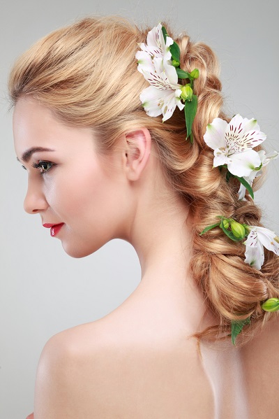 ทรงผมแต่งงานสวยหวาน ด้วยเครื่องประทับชวนมอง ทรงผมแต่งงานสวยหวาน ด้วยเครื่องประทับชวนมอง