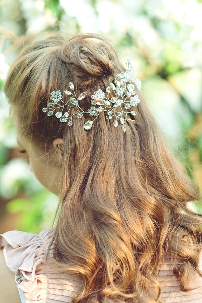 ทรงผมแต่งงานสวยหวาน ด้วยเครื่องประทับชวนมอง ทรงผมแต่งงานสวยหวาน ด้วยเครื่องประทับชวนมอง