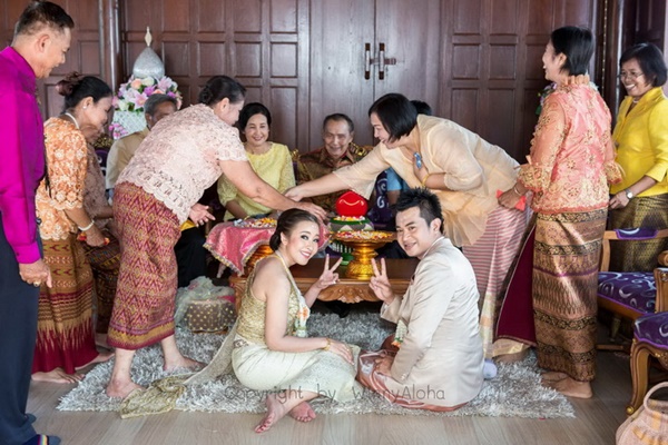 รีวิวงานแต่งเช้าฉบับกะทัดรัด ณ เรือนไทยหัตถศิลป์ สิงห์บุรี รีวิวงานแต่งเช้าฉบับกะทัดรัด ณ เรือนไทยหัตถศิลป์ สิงห์บุรี