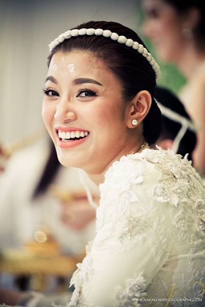 งานหมั้น เอมมี่ มรกต ไฮโซเจมส์ จิรายุทธ งานหมั้น เอมมี่ มรกต ไฮโซเจมส์ จิรายุทธ