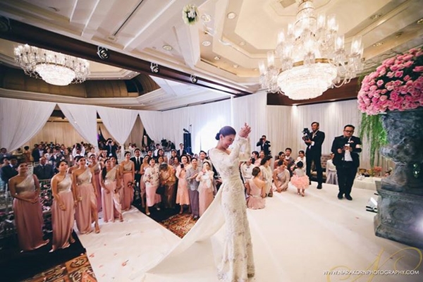 งานหมั้น เอมมี่ มรกต ไฮโซเจมส์ จิรายุทธ งานหมั้น เอมมี่ มรกต ไฮโซเจมส์ จิรายุทธ