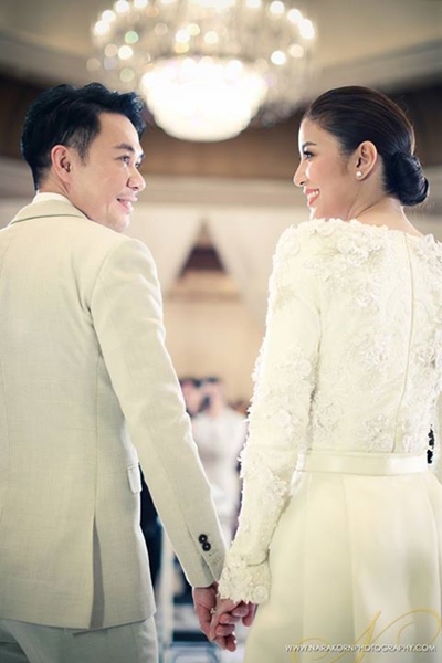 งานหมั้น เอมมี่ มรกต ไฮโซเจมส์ จิรายุทธ งานหมั้น เอมมี่ มรกต ไฮโซเจมส์ จิรายุทธ