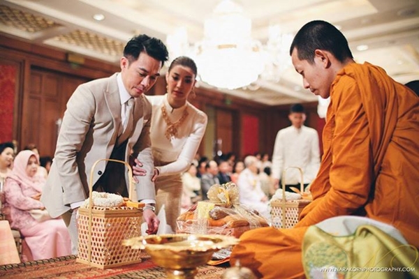 งานหมั้น เอมมี่ มรกต ไฮโซเจมส์ จิรายุทธ งานหมั้น เอมมี่ มรกต ไฮโซเจมส์ จิรายุทธ